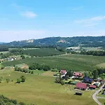 Zeleny Prostorny Aparman V Ceskem Raji Koberovy