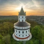 Zeleny Prostorny Aparman V Ceskem Raji
