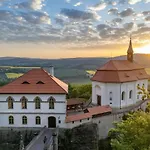Zeleny Prostorny Aparman V Ceskem Raji * Koberovy