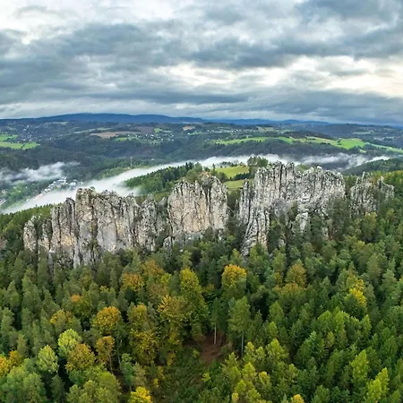 Zeleny Prostorny Aparman V Ceskem Raji Appartement