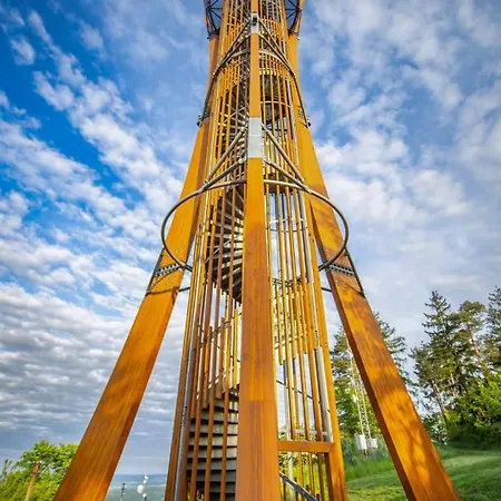 Zeleny Prostorny Aparman V Ceskem Raji Koberovy