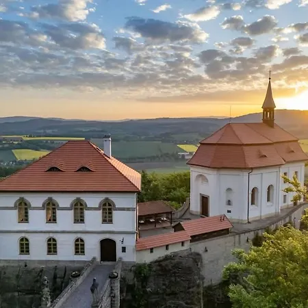 Zeleny Prostorny Aparman V Ceskem Raji * Koberovy